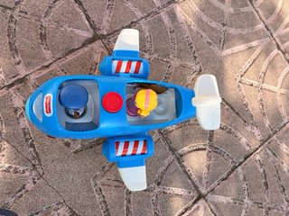 Avión Fisher-Price azul con figuras