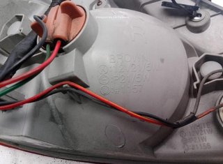Kia 20696504 piloto trasero derecho sephia sedan