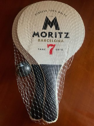 Palas de playa Moritz Barcelona con pelota
