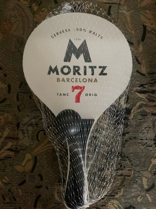 Palas de playa Moritz Barcelona con pelota