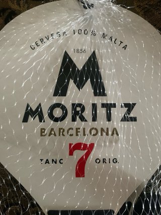 Palas de playa Moritz Barcelona con pelota