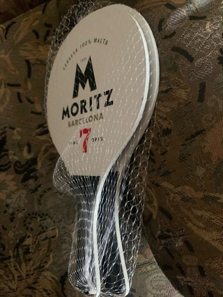 Palas de playa Moritz Barcelona con pelota