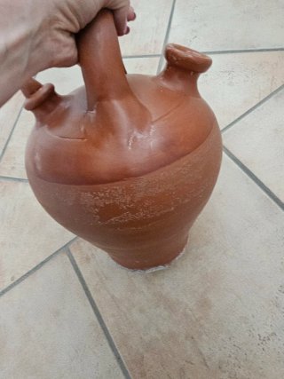 Cántara de barro tradicional