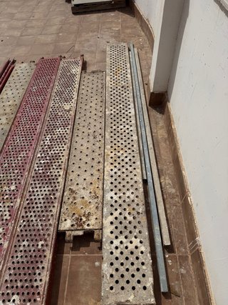 Andamios y tubos de obra
