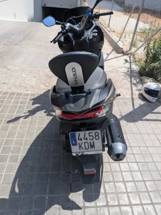 Kawasaki J300 Maxi Scooter Negra/Gris