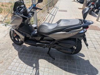 Kawasaki J300 Maxi Scooter Negra/Gris