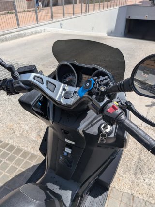 Kawasaki J300 Maxi Scooter Negra/Gris