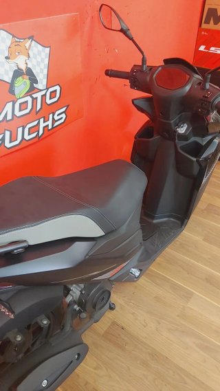QJ Motor 50 CC Scooter Negro/Gris