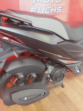 QJ Motor 50 CC Scooter Negro/Gris