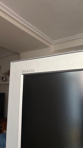 TV Sony Bravia 32” con mando y TDT, color plata
