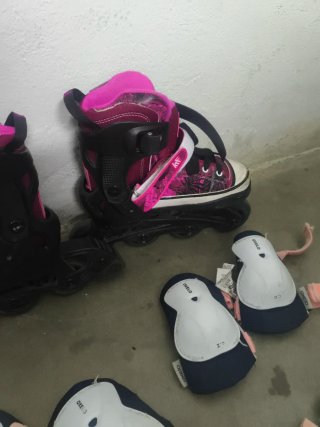 Patines en línea rosas y negros