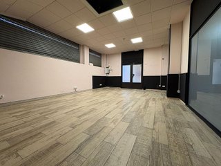 Local comercial en venta en Montigalà -Sant Crist en Badalona