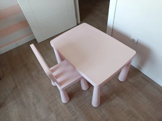 Mesa y silla infantil rosa