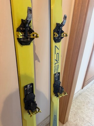 Esquís Montaña Dynafit 167cm con Fijaciones