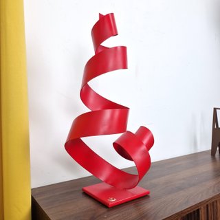 Escultura moderna roja
