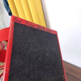 Escultura moderna roja
