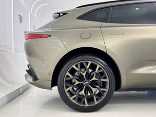Aston Martin DBX V8 4.0 551cv