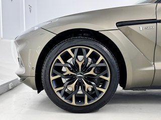 Aston Martin DBX V8 4.0 551cv
