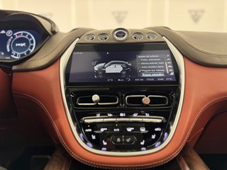 Aston Martin DBX V8 4.0 551cv