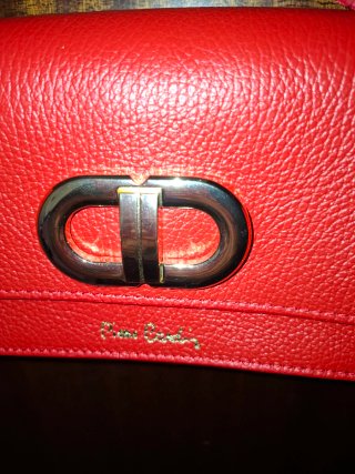 Bolso Pierre Cardin Rojo con Cadena Dorada