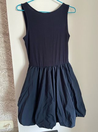 Vestido globo azul marino Stradivarius