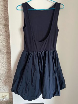 Vestido globo azul marino Stradivarius