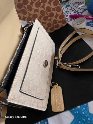 Bolso Coach Beige mano  y Bandolera