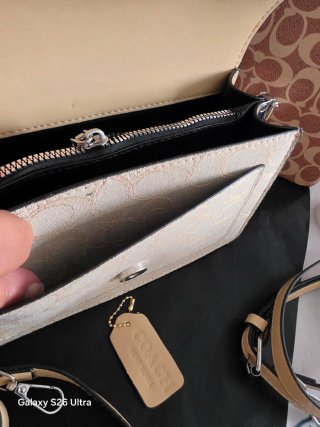 Bolso Coach Beige mano  y Bandolera