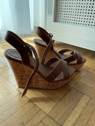 Sandalias cuña marrón. Plataforma corcho T37