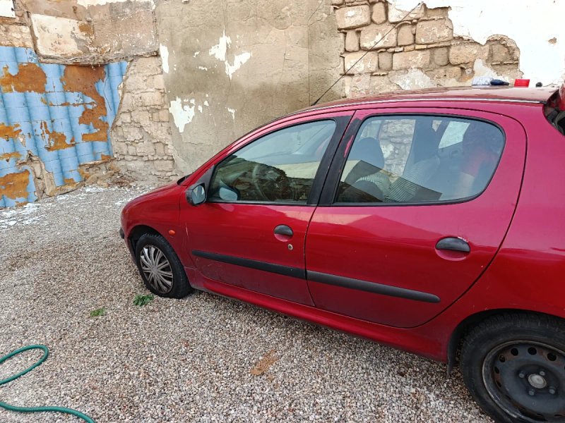 Peugeot 206 2000 - foto 1