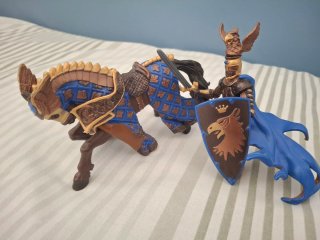 Figura Medieval azul de Papo y Schleich
