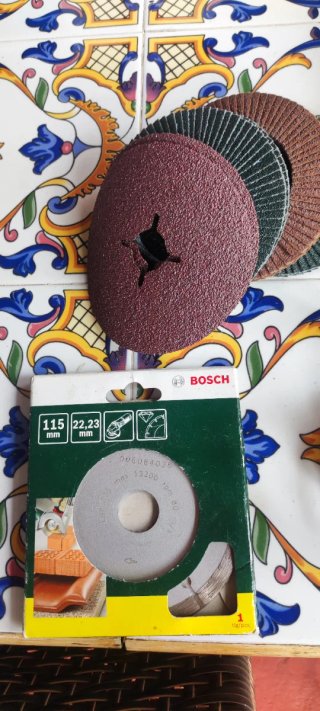 Radial Bosch modelo PWS 750-115