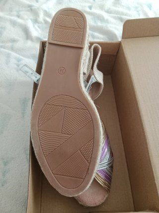 Zapatos a conjunto del bolso nuevo sin estrenar