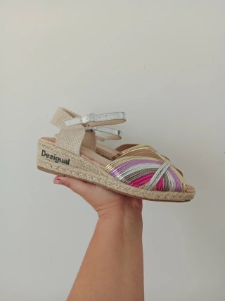 Zapatos a conjunto del bolso nuevo sin estrenar