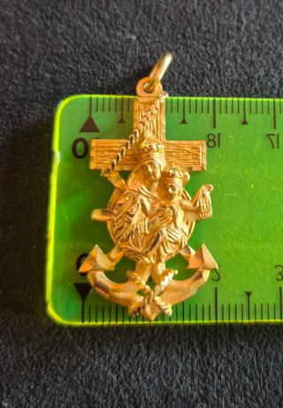 COLGANTE DE ORO 18KT DE 6 GRAMOS