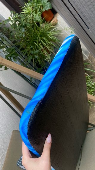 Tabla de surf con diseño de olas