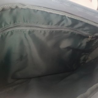 Mochila bandolera con estampado de letras