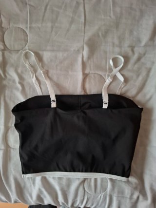 Top Alo Yoga Preto e Branco