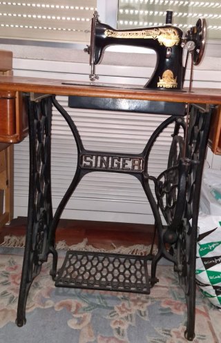 Máquina de coser Singer antigua