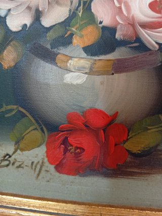 Cuadro de flores en marco dorado