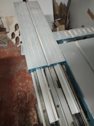 Sierra Circular Makita MLT-100 con banco