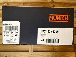 Zapatillas Munich Negras y Blancas
