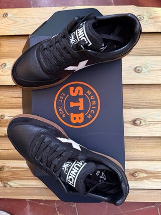 Zapatillas Munich Negras y Blancas