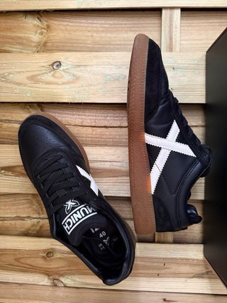 Zapatillas Munich Negras y Blancas