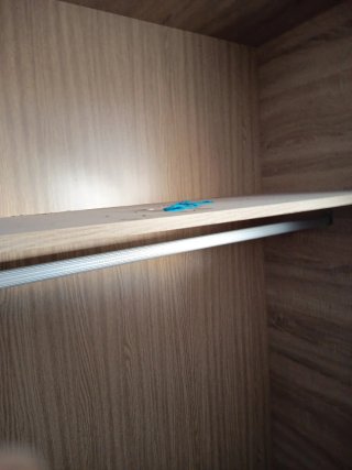 Armario puertas correderas madera y blanco