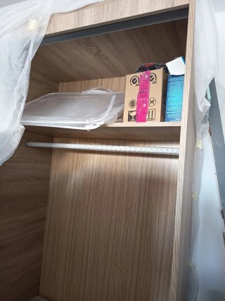 Armario puertas correderas madera y blanco