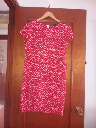 Vestido SHEIN rojo con lunares blancos