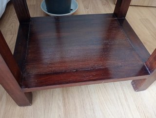 Mesita auxiliar de madera maciza