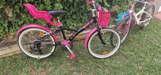 Bicicleta niña 20 negra y fucsia