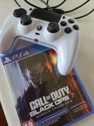 Controller PS4 Bianco + Call of Duty Black Ops 7